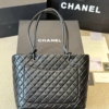Túi Chanel Quilted Lambskin Large Ligne Cambon Tote 29 Ngăn Để Đồ Mặt Sau Túi Chanel Cambon Ligne Large Tote