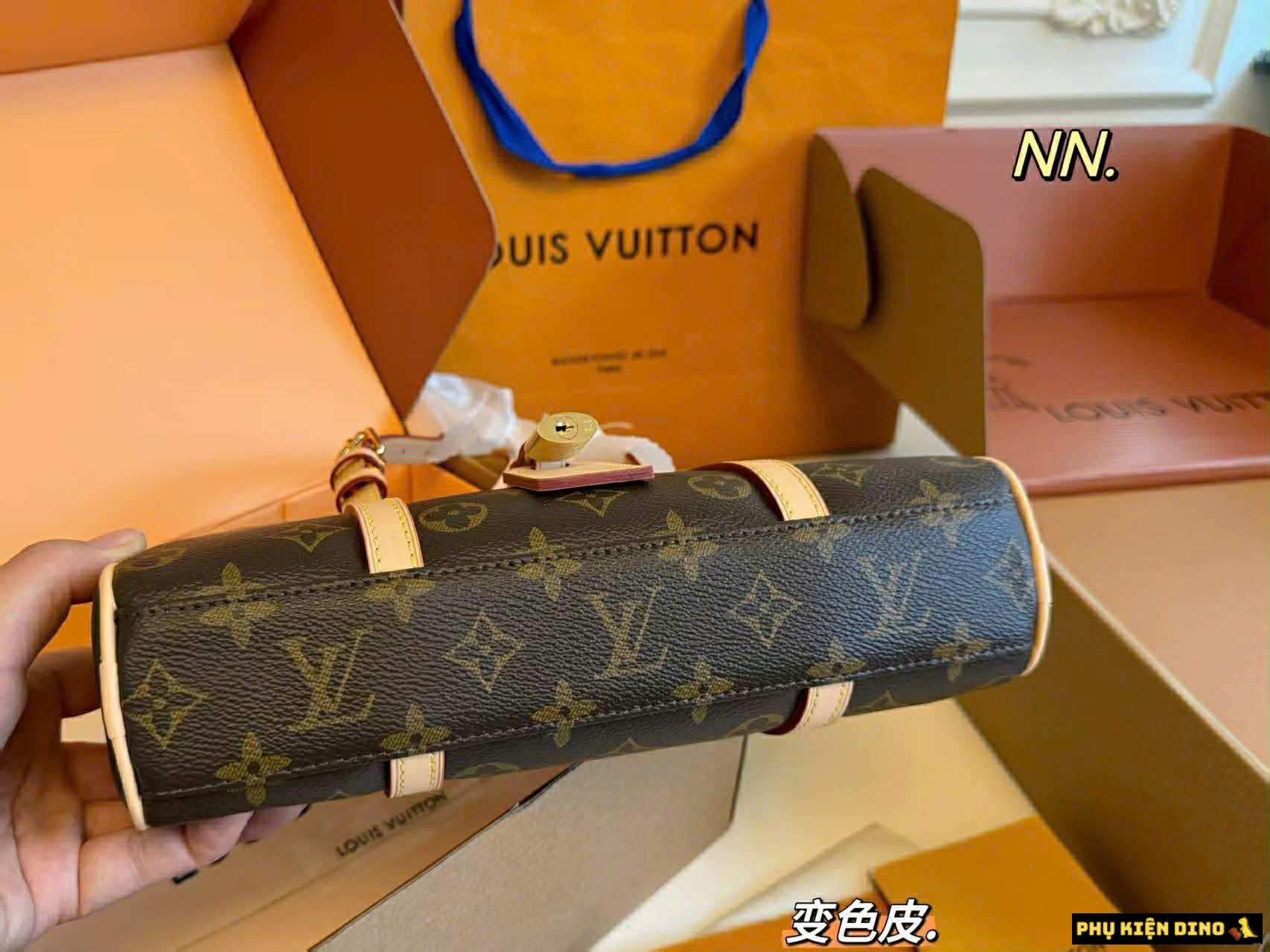 Túi Louis Vuitton Hang On Monogram Nâu Họa Tiết Túi Louis Vuitton Hang On Monogram Nâu Họa Tiết