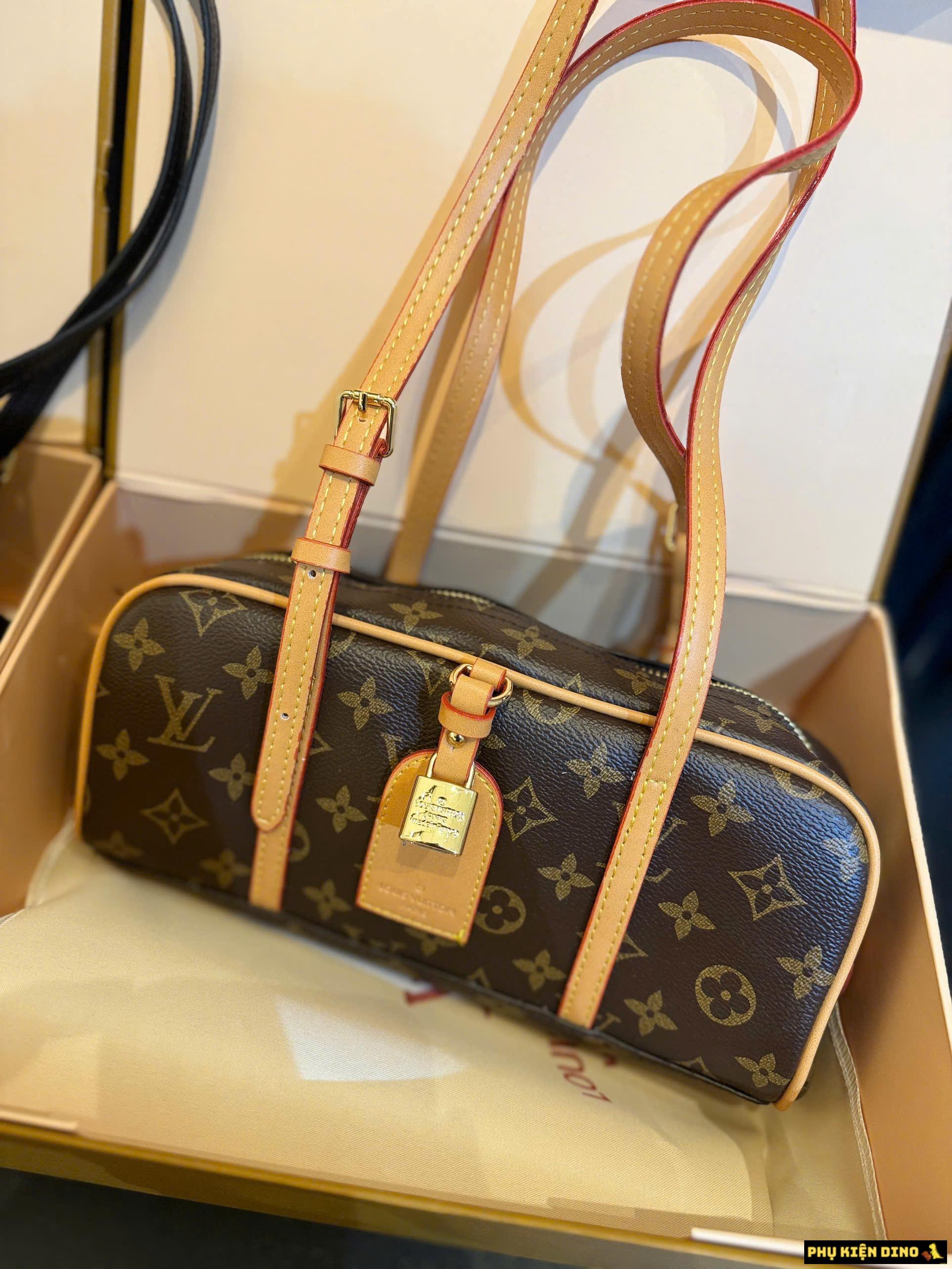 Túi Xách LV Hang On Màu Nâu Bản Vip Fullbox Túi Xách LV Hang On Màu Nâu Bản Vip Fullbox