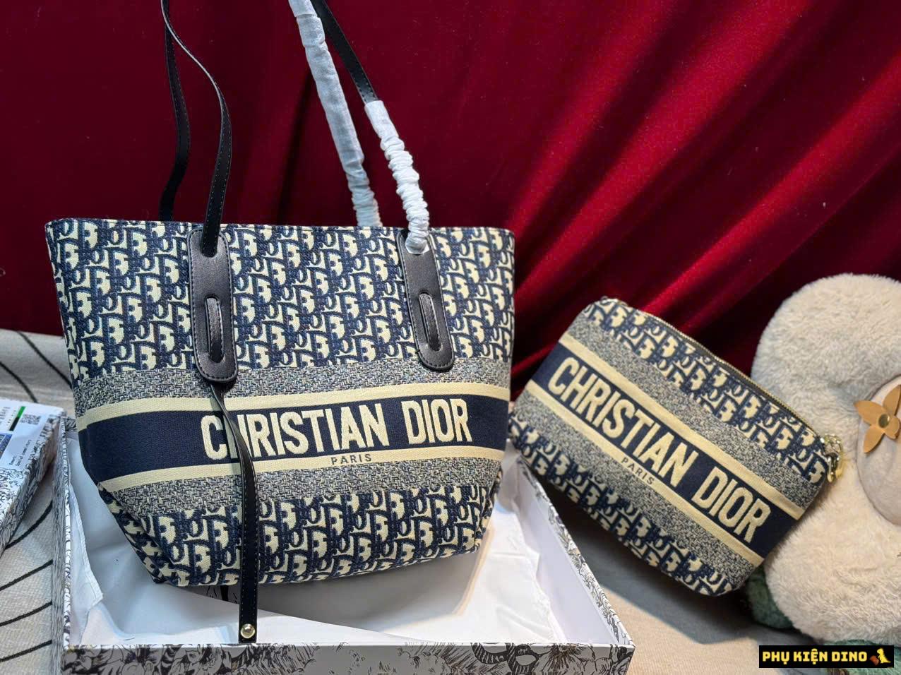 Túi Dior Shopping Vải Cao Cấp Kèm Ví Nhỏ Kéo Khóa Tiện Lợi Túi Dior Shopping Vải Cao Cấp Kèm Ví Nhỏ Kéo Khóa Tiện Lợi