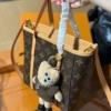 Túi Louis Vuitton Neverfull Monogram Fullbox Tặng Charm Kitty 13 Túi LV Neverfull Dáng Đai Giữa Form Chuẩn Fullbox Nam Châm