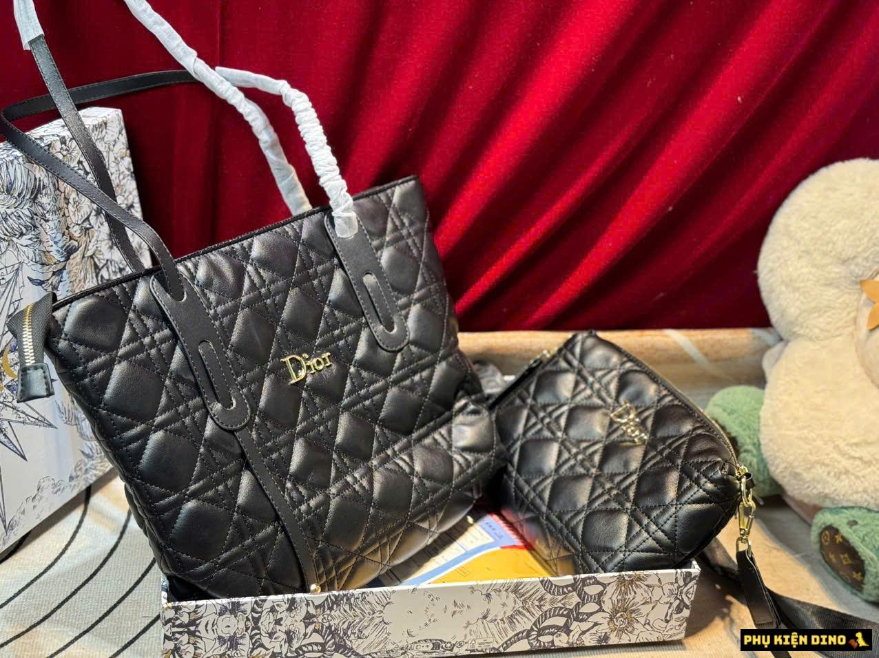 Túi Xách Công Sở Dior Kèm Ví Dây Đeo 2 Màu Đen Họa Tiết Túi Xách Công Sở Dior Kèm Ví Dây Đeo 2 Màu Đen Họa Tiết