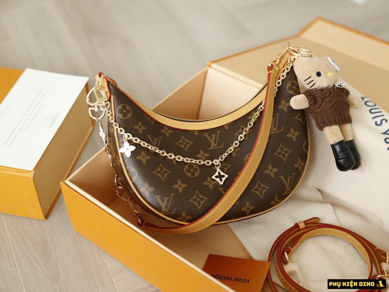 Túi Xách LV CarryAll Size 24 Kèm 2 Charm LV Và Kitty Túi Xách LV CarryAll Size 24 Kèm 2 Charm LV Và Kitty