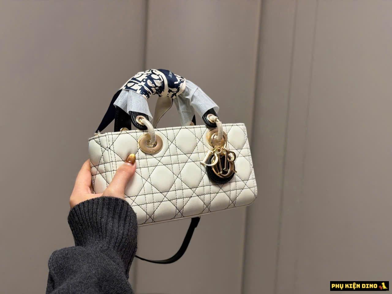 Túi Xách Nữ Lady D-Joy Size 22cm Màu Trắng Đen Cao Cấp Túi Xách Nữ Lady D-Joy Size 22cm Màu Trắng Đen Cao Cấp